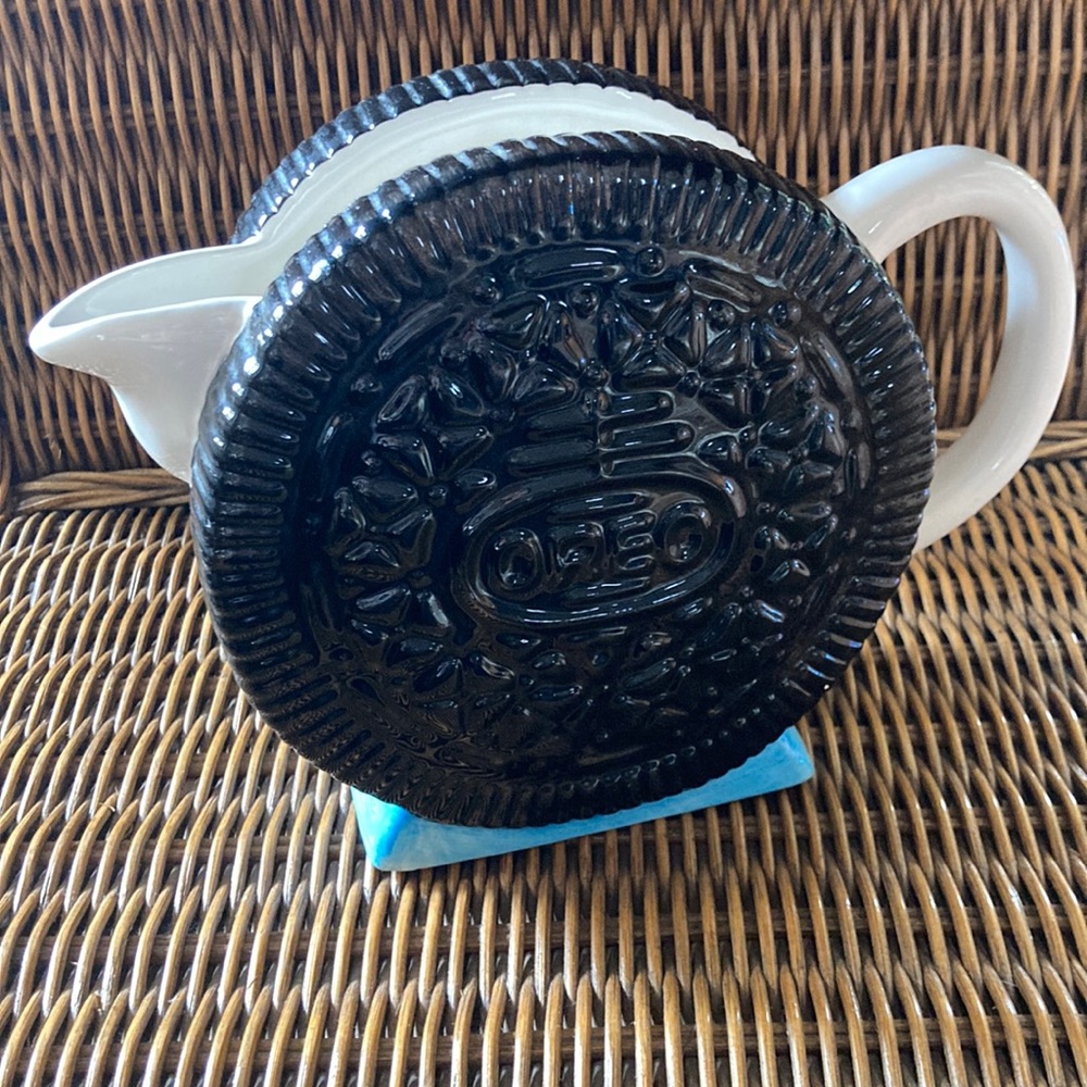 Oreo Cookie Jar -The Nabisco Classics Collection